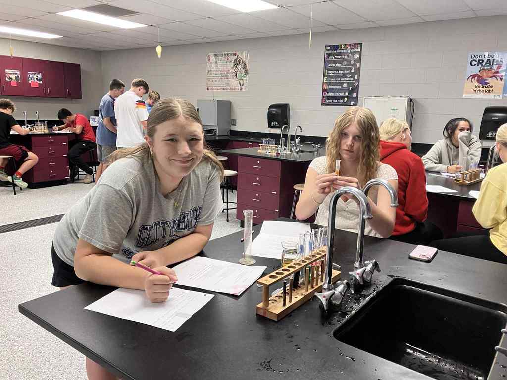2 girls learning in Chem class
