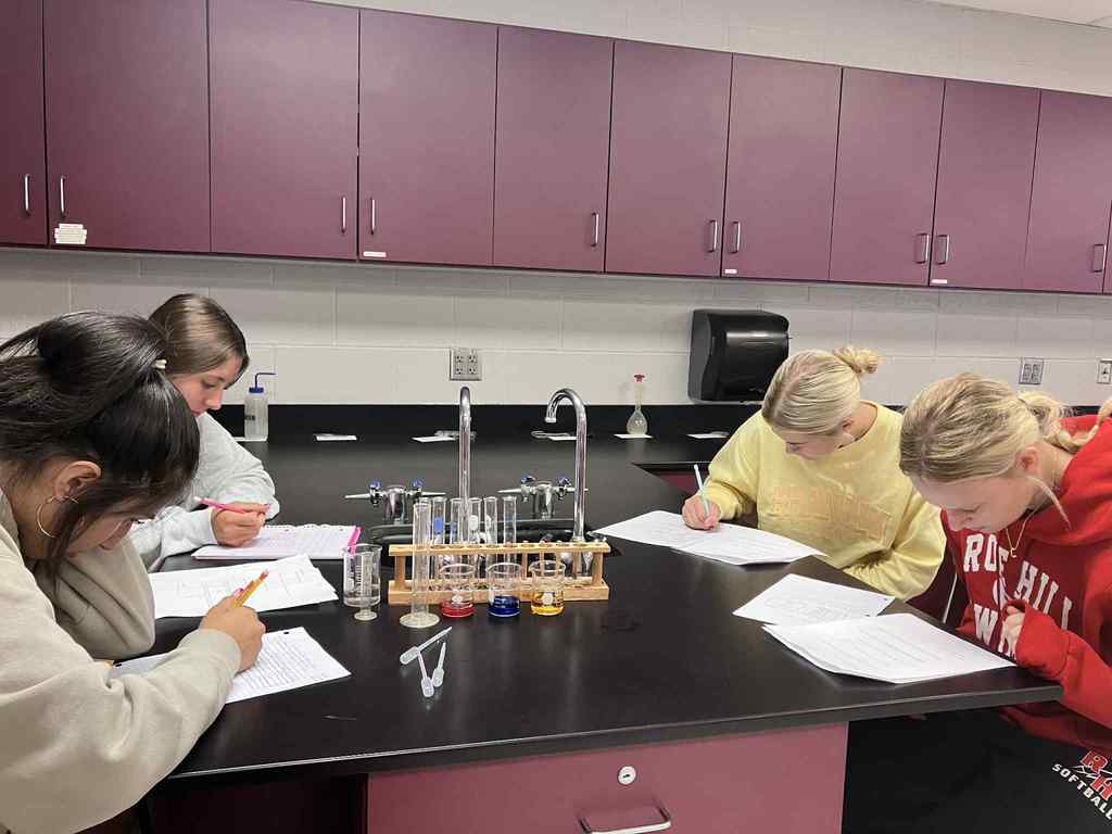 4 girls learning in Chem class