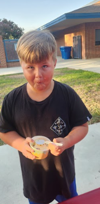 kid with ice cream,