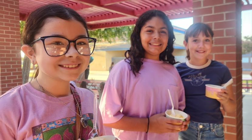 kids with ice cream,