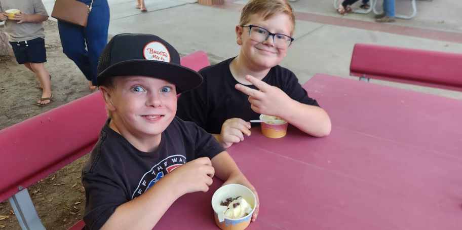 kids with ice cream