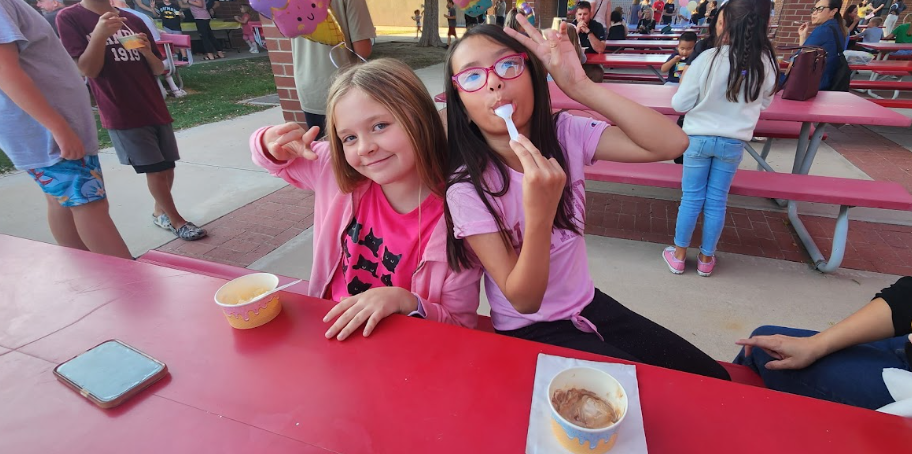 kids with ice cream