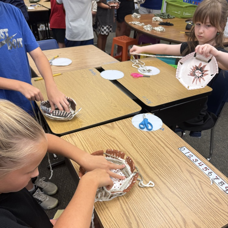 kids making baskets