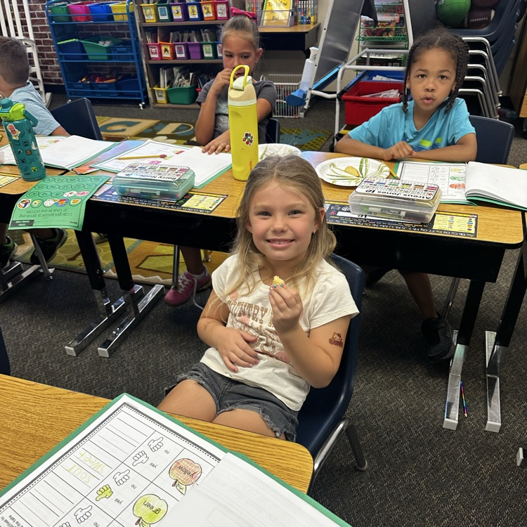 students eating apples