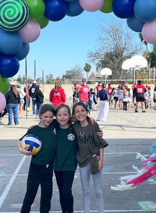 students by balloon arch