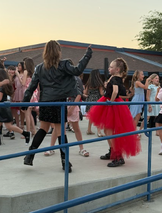 girls dancing