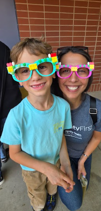 student and mom with brick glasses