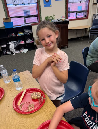 students with bagels string and red plates