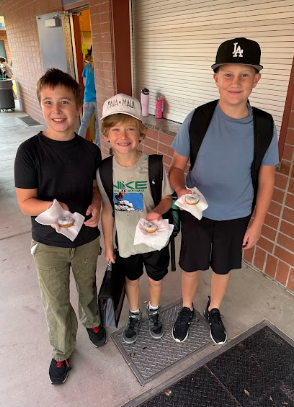 students getting donuts