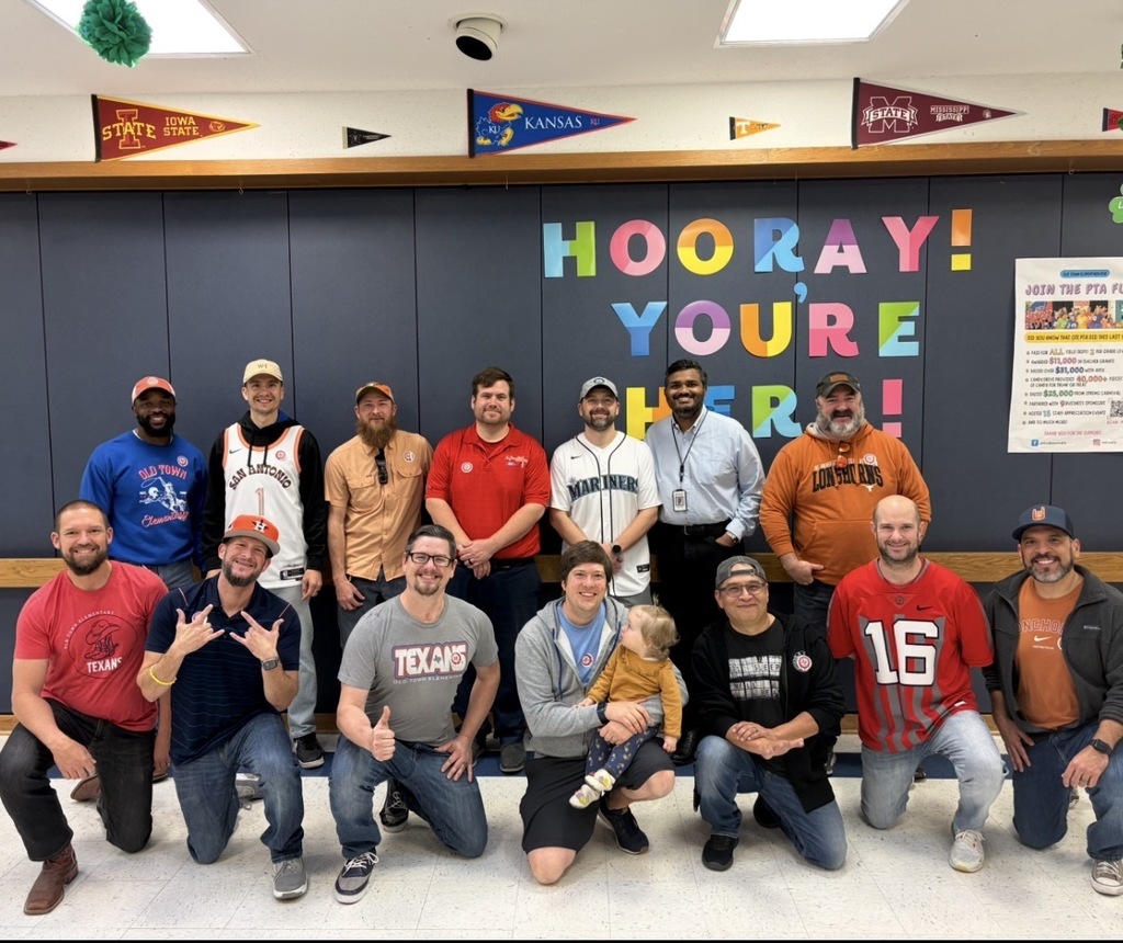High Five with Dads/ Choques de manos con papá