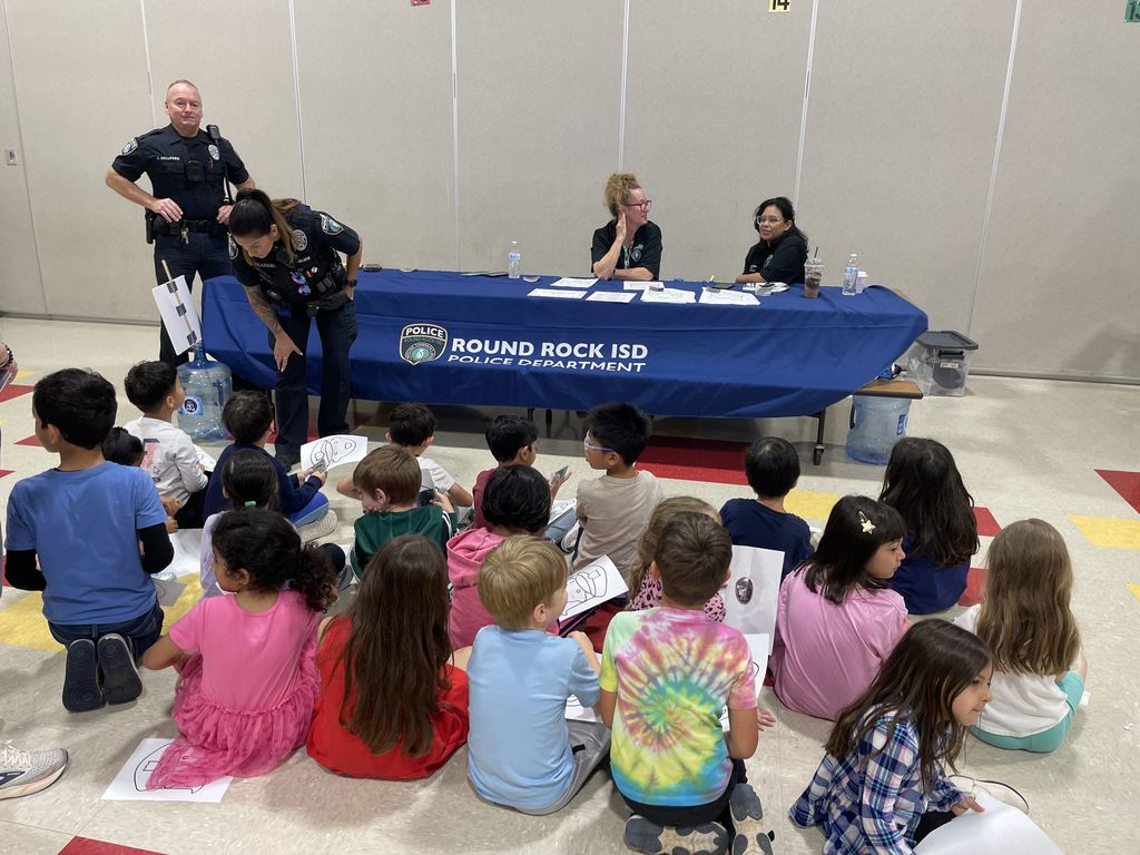 Students visiting with volunteers from the RRISD Police Department. 