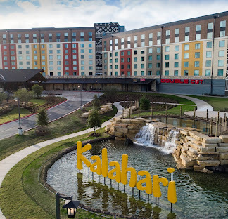 🌊🎉 8th Grade Kalahari Trip Presentation! 🎉🌊