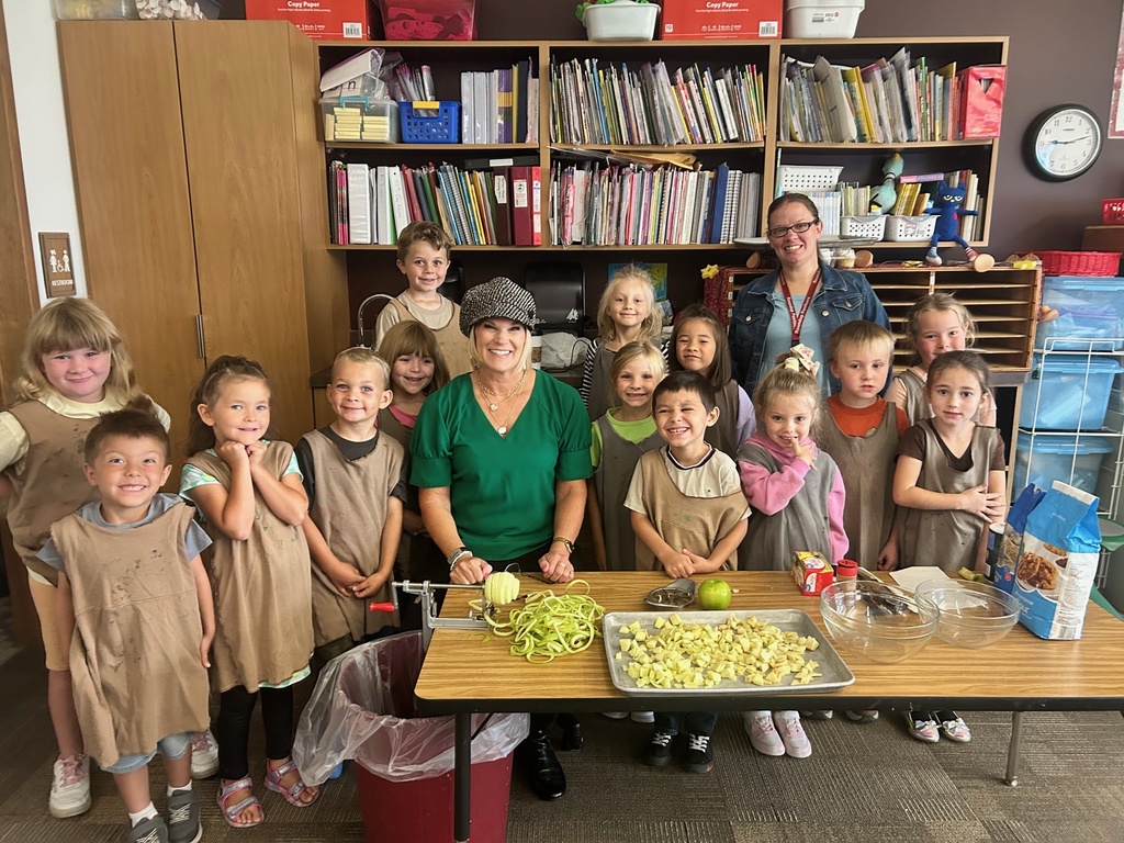 We had a great start to the school year at Roundup Elementary School! The students had fun with projects, team building, Homecoming and class recognition!  Great start Panthers!