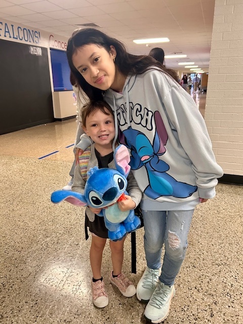 👧👦 Different ages, same Falcon spirit. At Royal ISD, our students are connected by tradition, pride, and community—because here, we are all family. 🦅 #FalconFamily #WeAreRoyal #InvestingInOurTomorrow