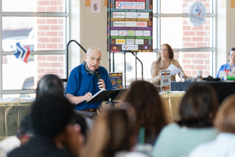Bobby Summers speaking to staff.