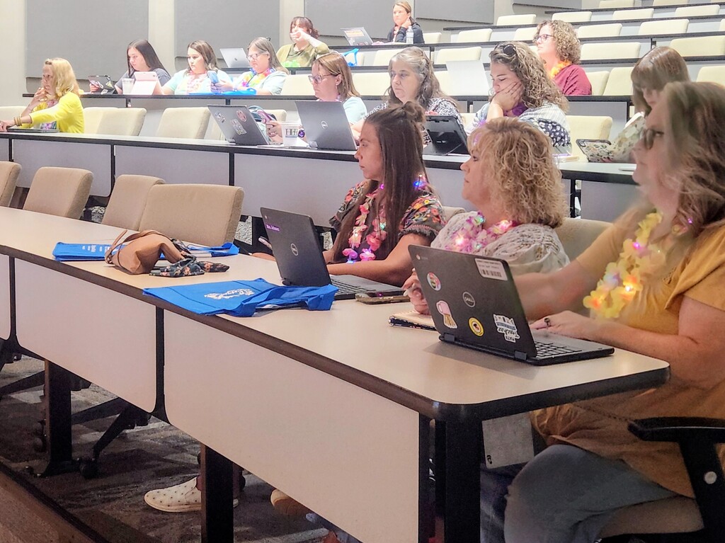 LES teachers listening intently about using AI in the classroom.
