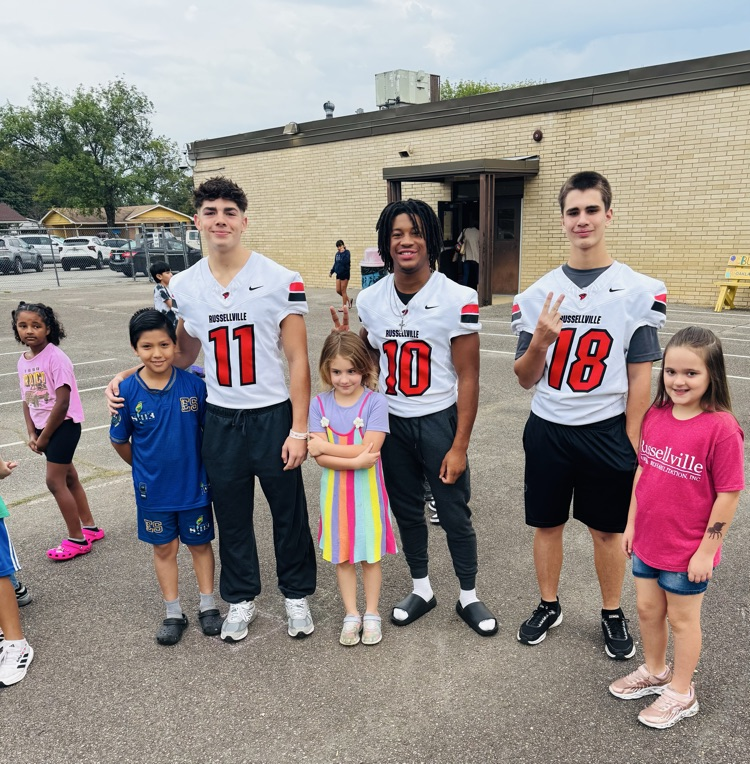 Cyclone Football team greeters