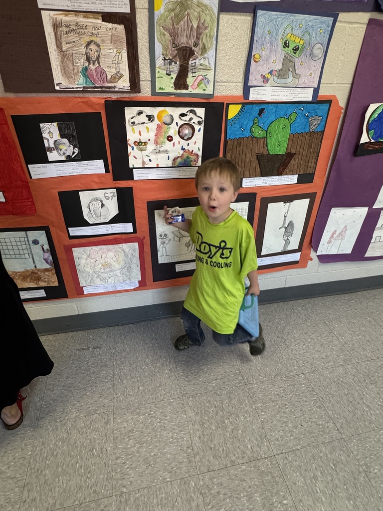 families looking at exhibits