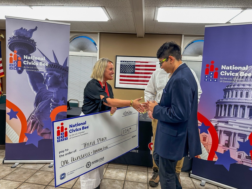 Vivaan receiving his prize