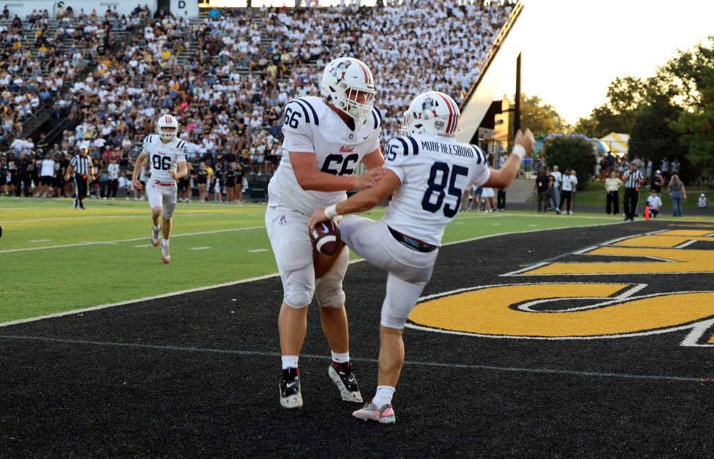 players celebrate 2 point conversion