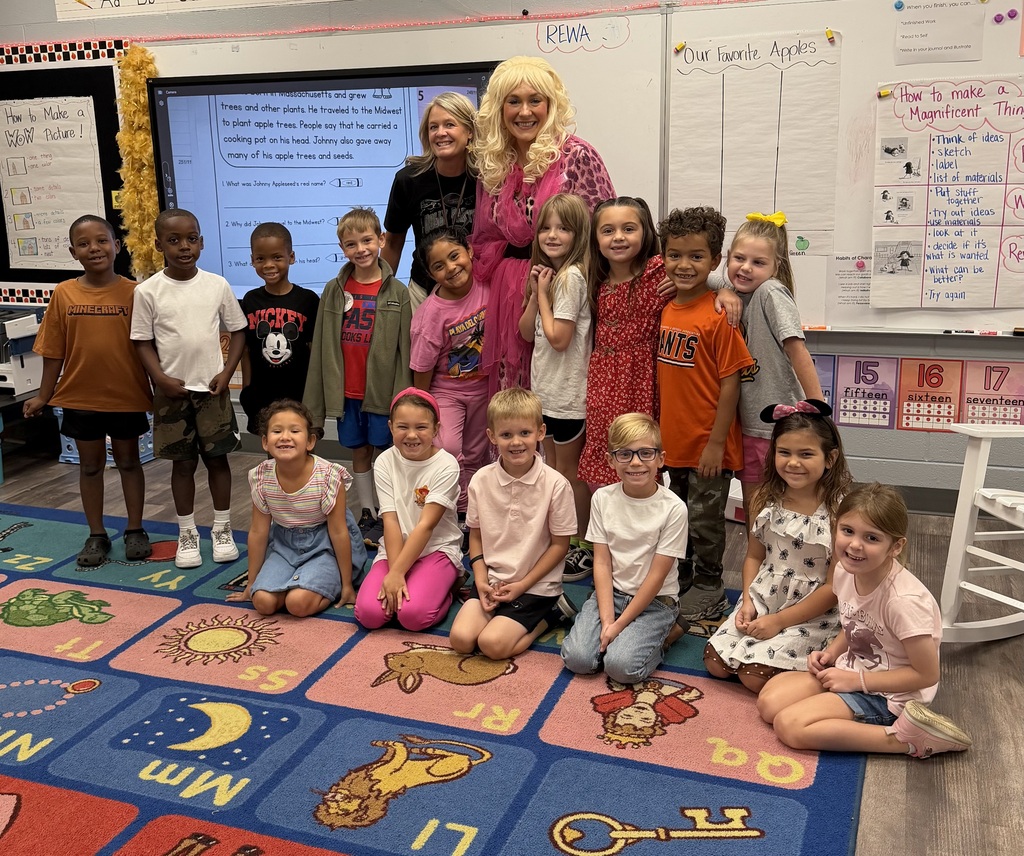 Dolly dropped in today to take some pictures with our Wildcats! Happy 9-2-5!