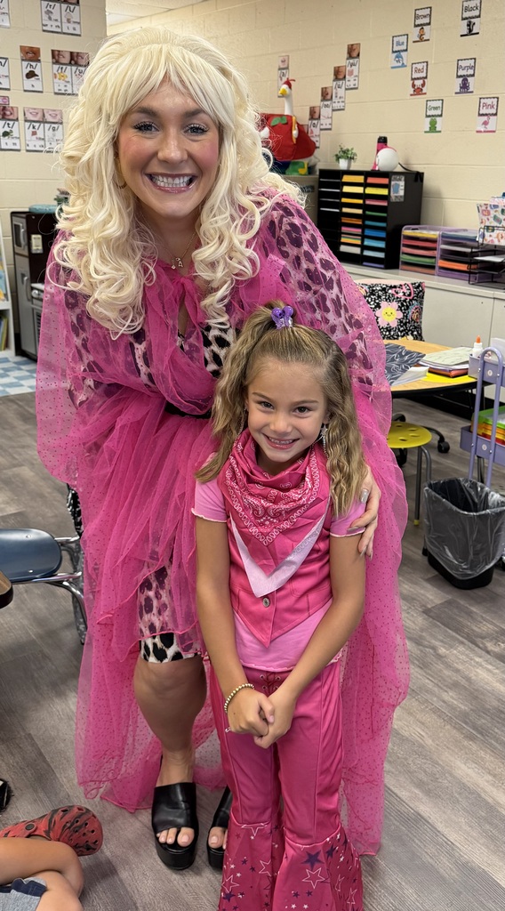 Dolly dropped in today to take some pictures with our Wildcats! Happy 9-2-5!