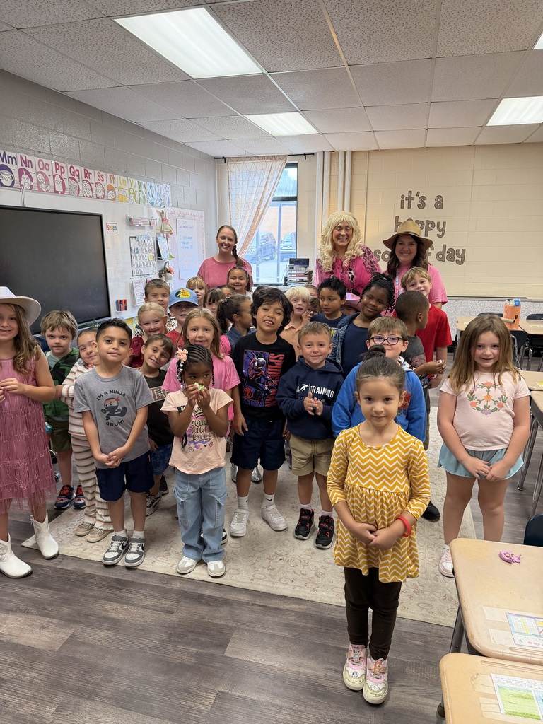 Dolly dropped in today to take some pictures with our Wildcats! Happy 9-2-5!