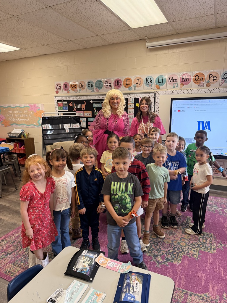 Dolly dropped in today to take some pictures with our Wildcats! Happy 9-2-5!
