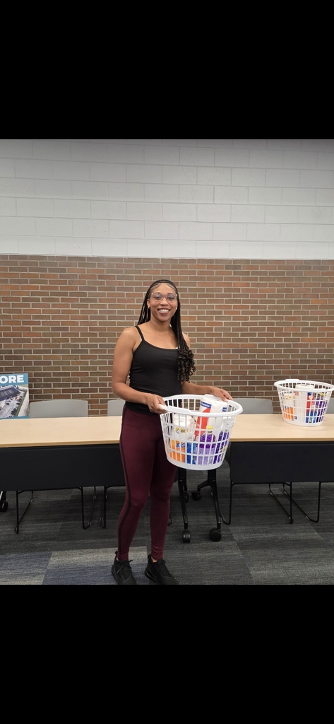 We had 5 happy winners at Jerome Preschool's first Parent Club of the year. Join us for our next Parent Club on October 16th at 3:30! #OurStory #SaginawISD JeromeSTEMCampus