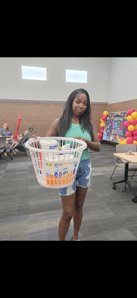 We had 5 happy winners at Jerome Preschool's first Parent Club of the year. Join us for our next Parent Club on October 16th at 3:30! #OurStory #SaginawISD JeromeSTEMCampus