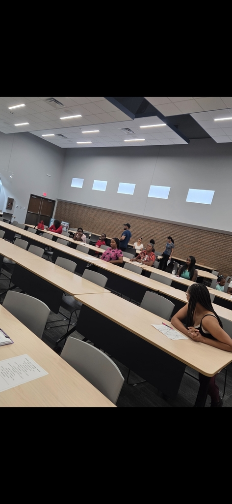 We had 5 happy winners at Jerome Preschool's first Parent Club of the year. Join us for our next Parent Club on October 16th at 3:30! #OurStory #SaginawISD JeromeSTEMCampus