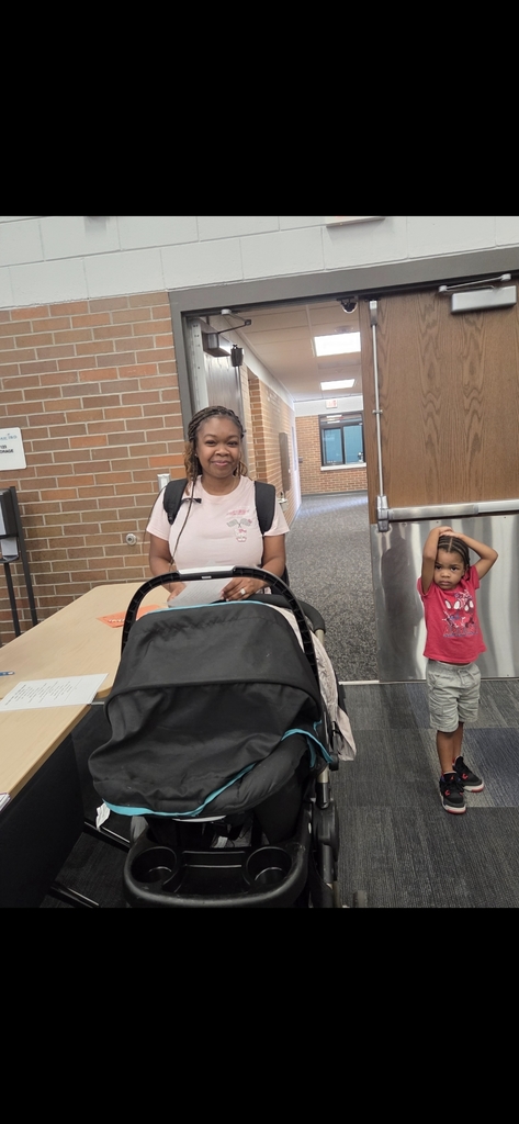 We had 5 happy winners at Jerome Preschool's first Parent Club of the year. Join us for our next Parent Club on October 16th at 3:30! #OurStory #SaginawISD JeromeSTEMCampus