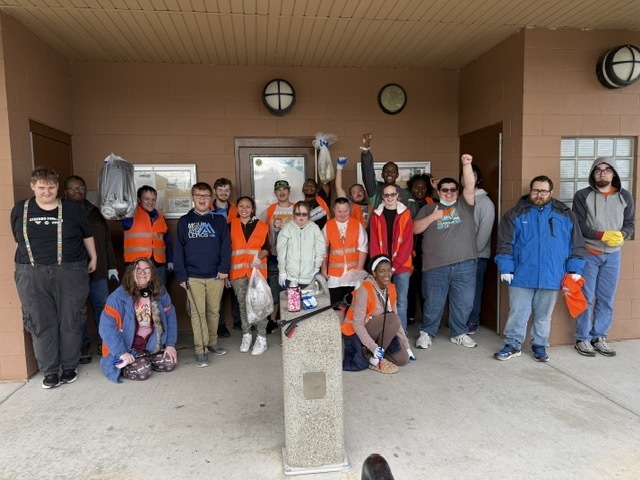 Students Volunteering at Zilwaukee Park