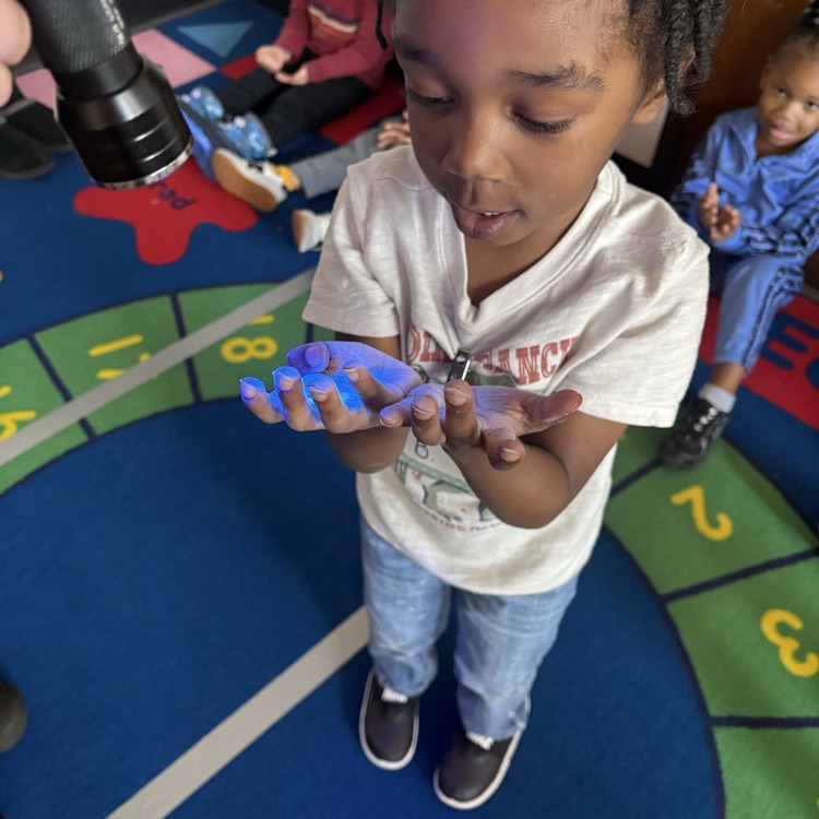 blue light to show germs 