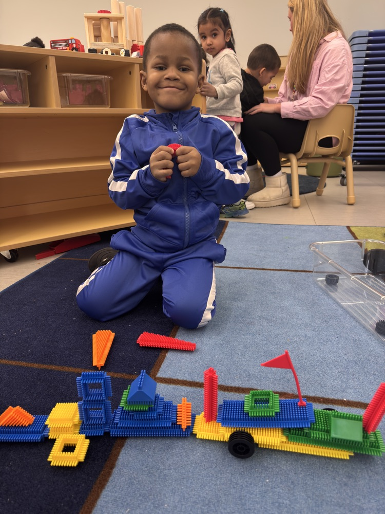 students building with blocks 