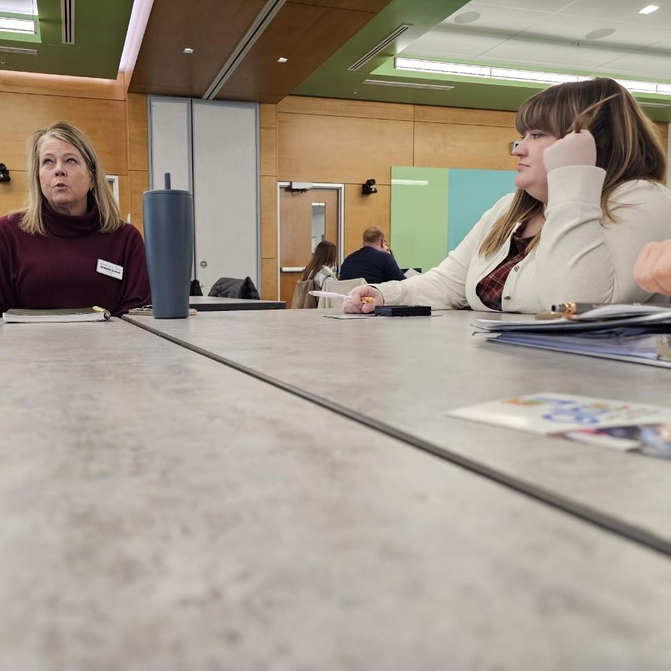 Stephanie Eikholt with student