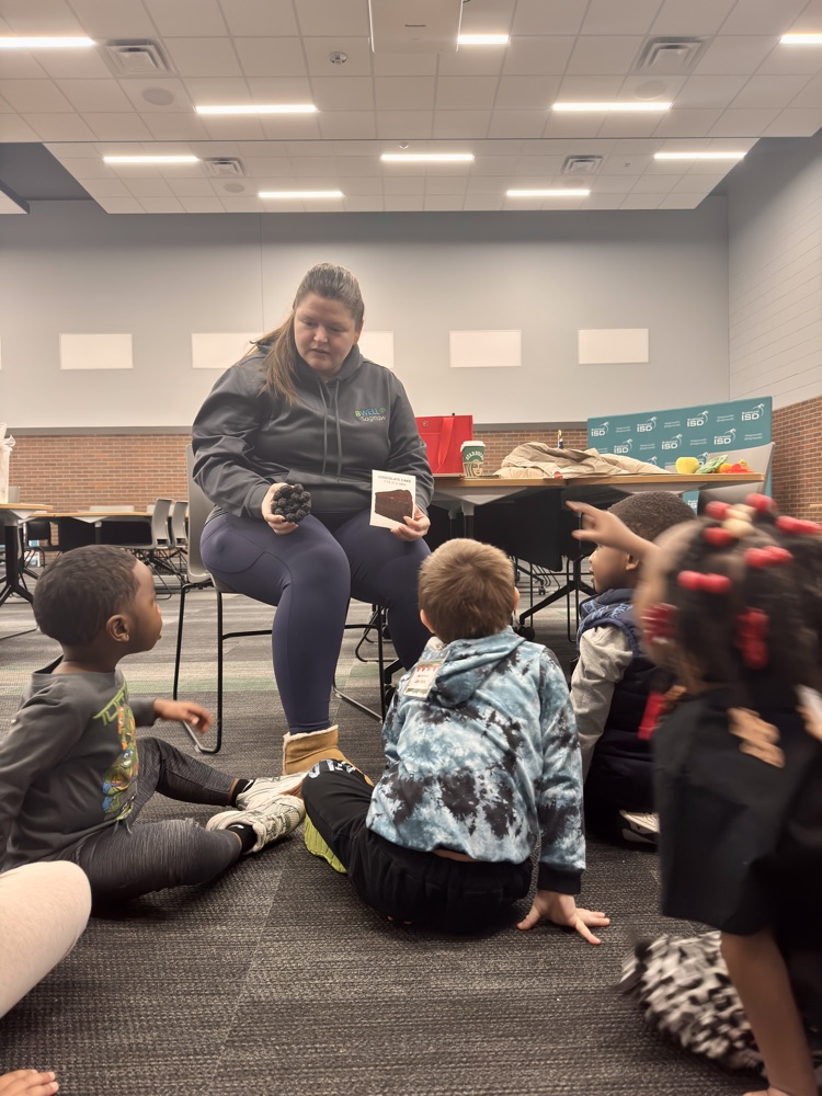 students exploring different foods. 