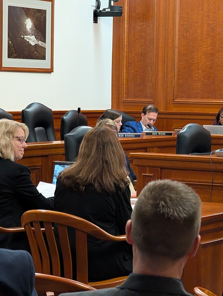 Close-up picture of Chris Bolen and Kelly Kujala during testimony