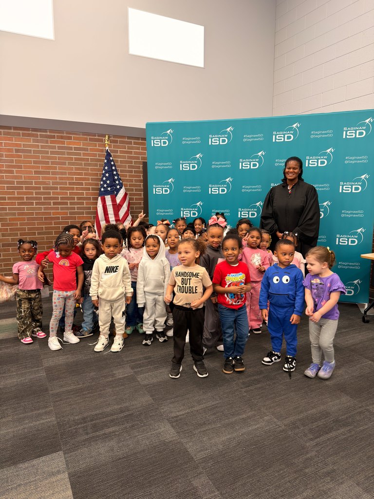 Magistrate Janey J. Lamar visiting students at Jerome. 