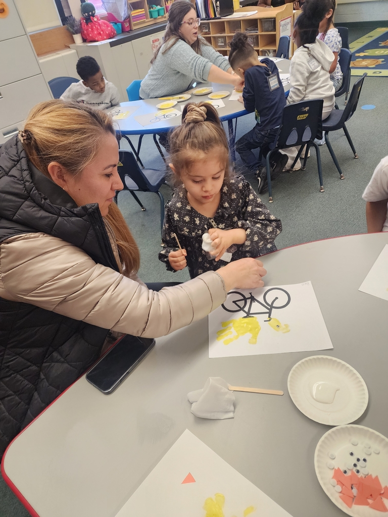A special shoutout to Rocio’s mom for helping our students create the adorable Duck on a Bike artwork using the children’s handprints — a keepsake full of creativity and little hands that made big memories! 🦆🎨