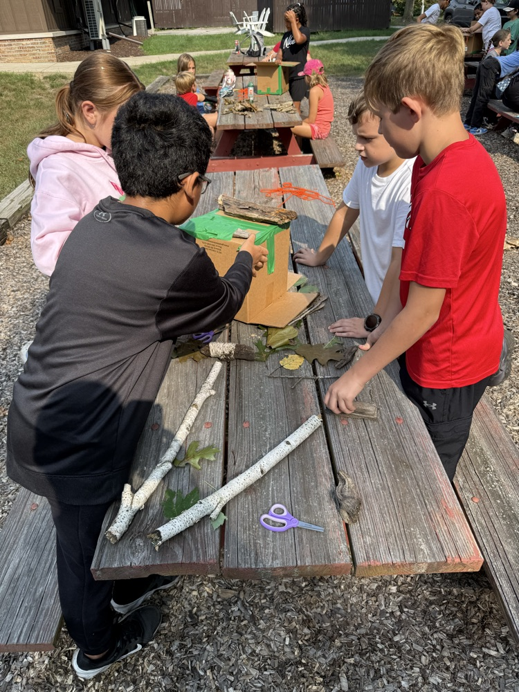 kids building boats
