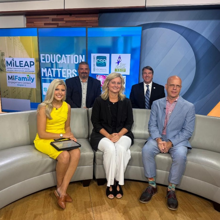 Superintendents in news room