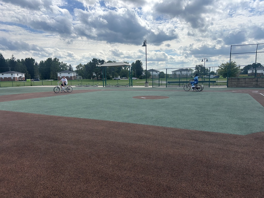 Jj,Maurice and Jalen riding their bikes