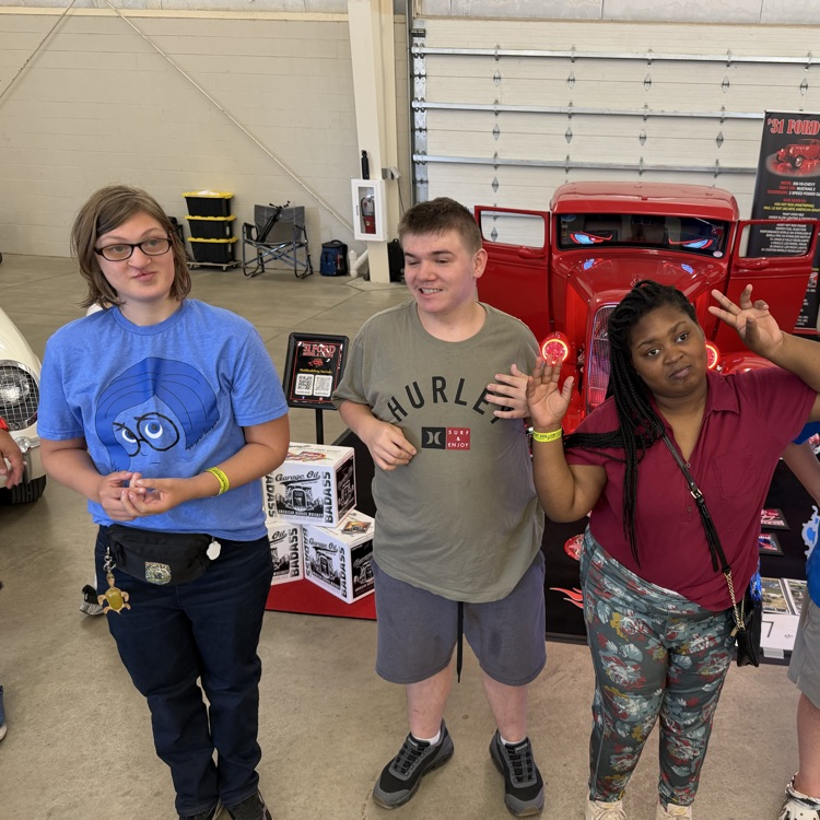 Mllet students at car show