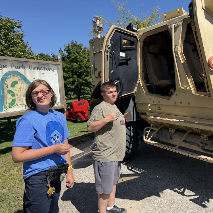 Mllet students at car show