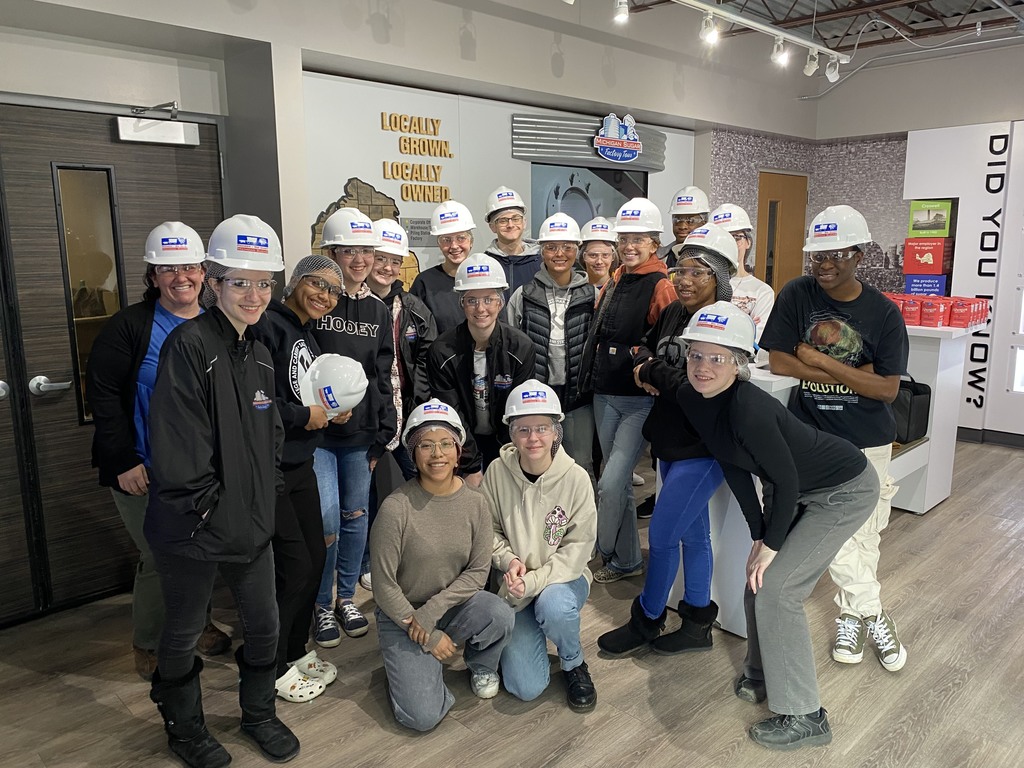Group of SCC Students wearing MI Sugar hard hats