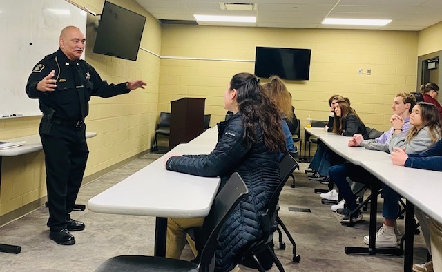 Undersheriff Gomez speaking to students at the jail