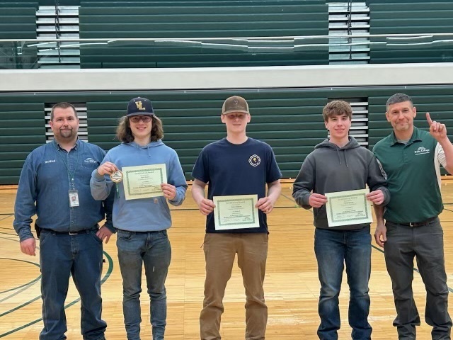 SCC Students with award certificates