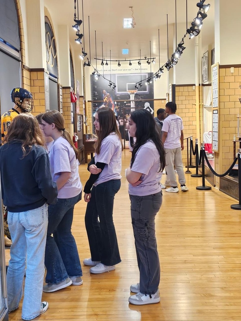 Students in the hallway of the sports hall of fame