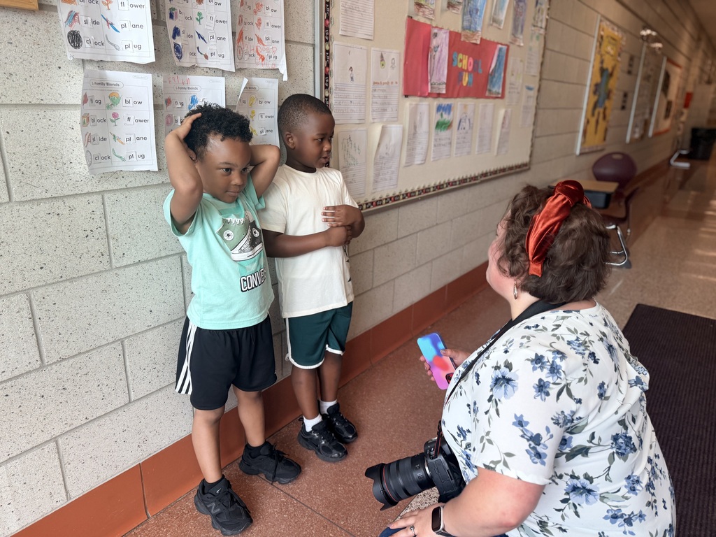 Photographer visits Loomis students